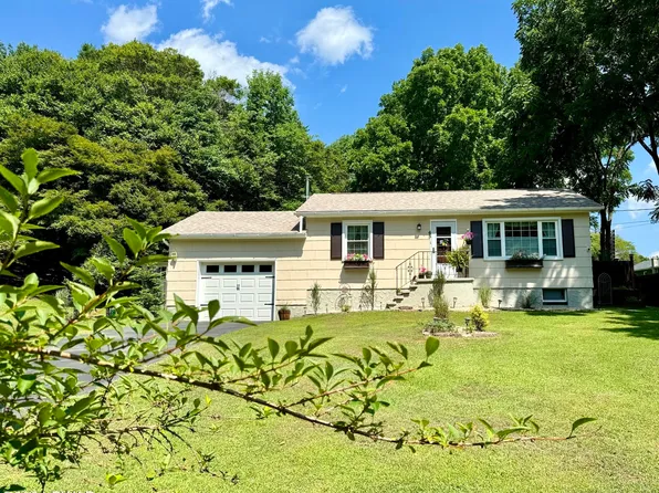 43 Zimmer Trl, Beach Lake, PA 18405