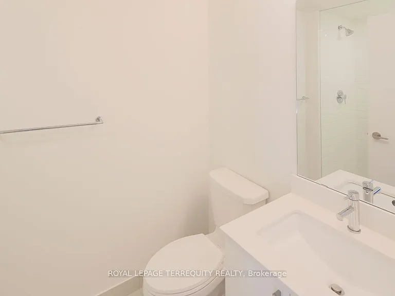 576 Front St W #627 — Photo 5