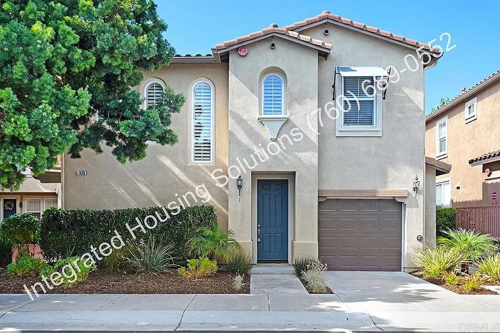 2 bed, 2.0 bath, 1026 sqft, $3,200 — Photo 1