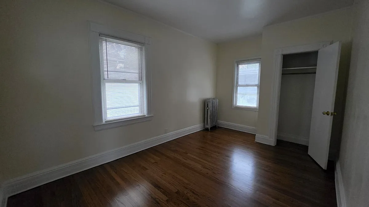 Building Photo - 407 N Macquesten Pkwy #2