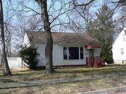 1st image of 1388 Roslyn Ave