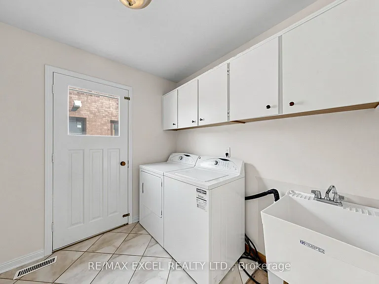 21 Mary Gapper Cres — Photo 45