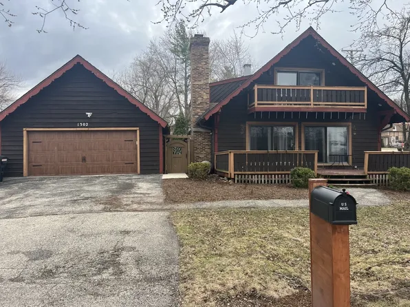 1302 Clayton Marsh Dr, Lake In The Hills, IL 60156