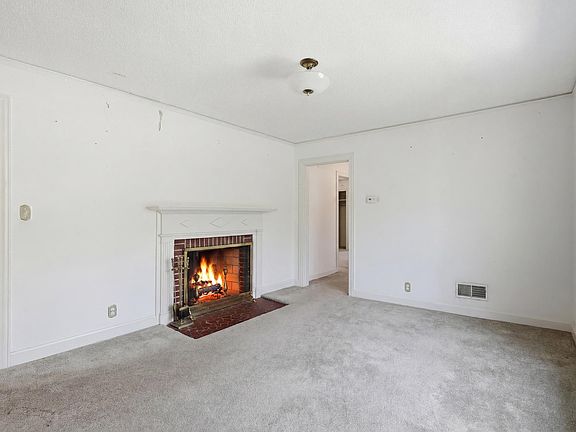 4th image of 126 W Circle Ave