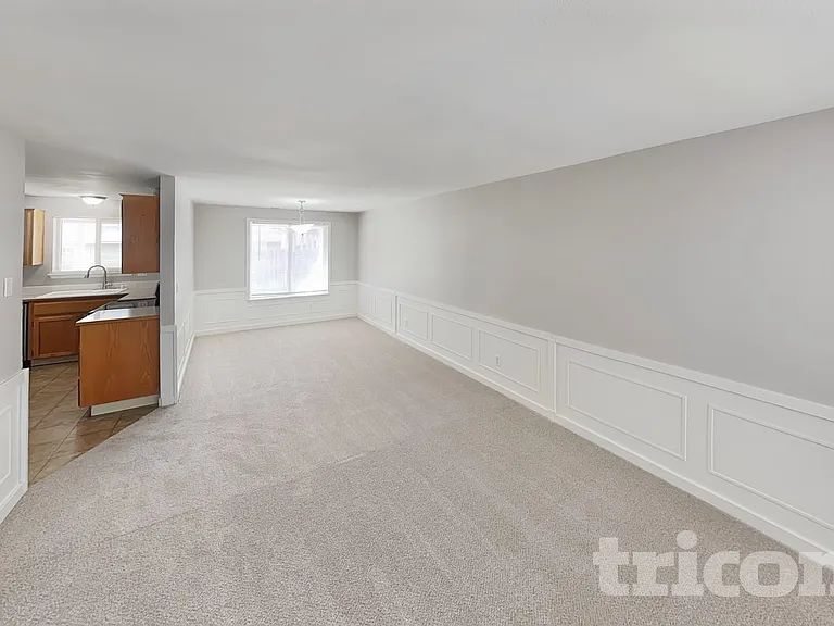 1105 Village Pkwy E — Photo 3