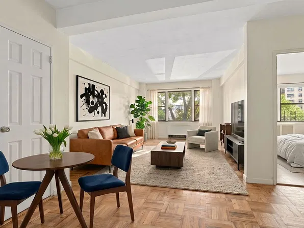 240 E 46th St APT 2D, New York, NY 10017