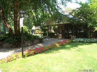 29 Birchwood Rd, Coram, NY 11727