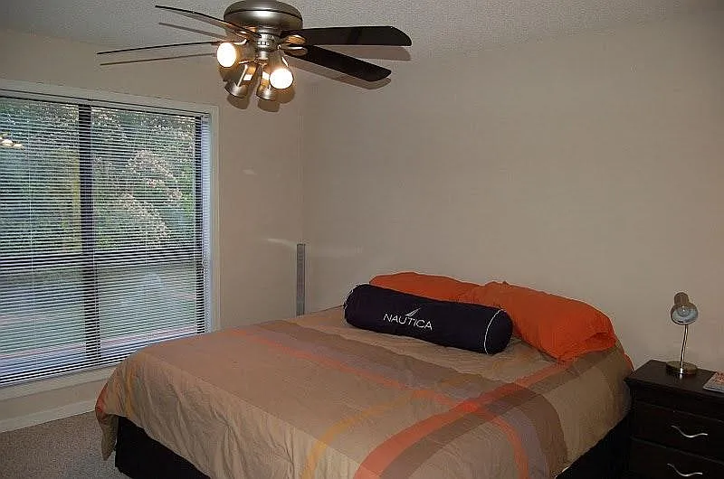 2 bed, 949 sqft, $1,950 — Photo 2