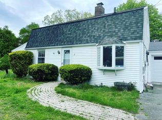 2 Simscroft Rd, Simsbury, CT 06070