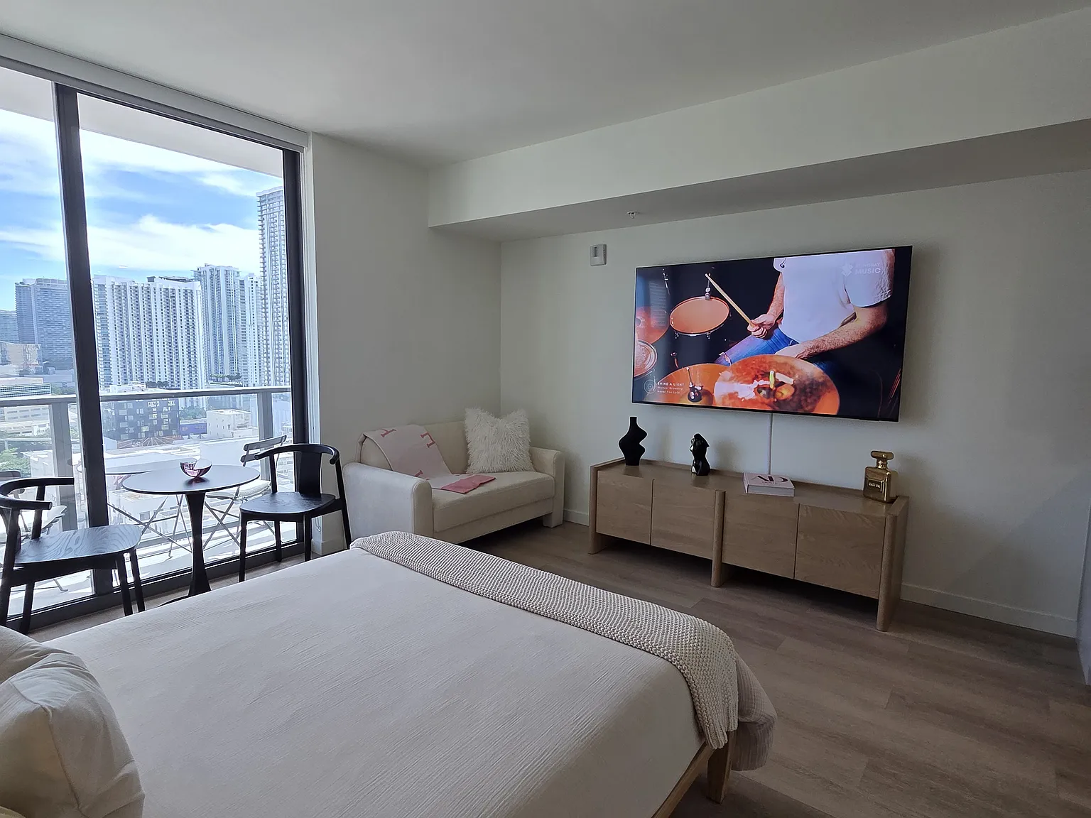 Studio, 415 sqft, $1,967 — Photo 3