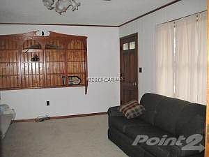 05 living room as you come in front door