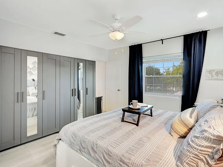 2426 SE 17th St #305 — Photo 13