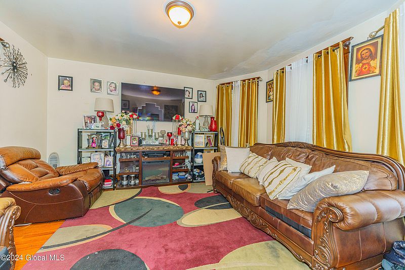 5th image of 792 Washington Avenue