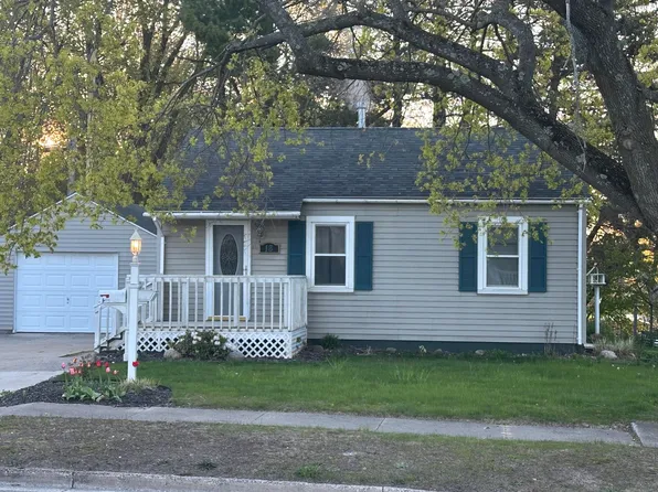 18 S Orchard St, Hart, MI 49420