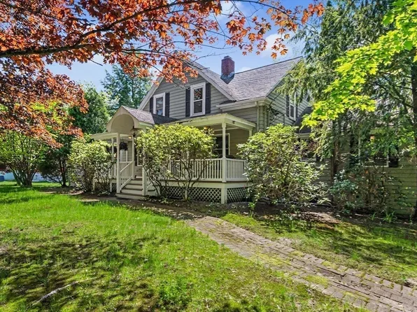 261 School St, Groveland, MA 01834