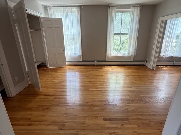 35 1st St APT 4, Troy, NY 12180