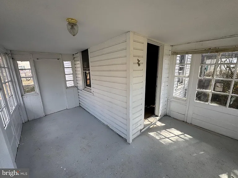 729 E Haverford Rd — Photo 13