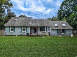 32 Cedar St, Selden, NY 11784