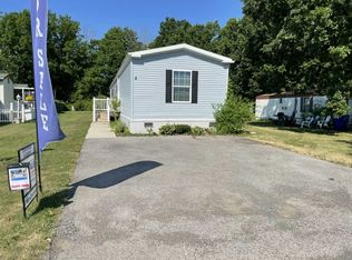 8 Crestwood Dr, Lockport, NY 14094