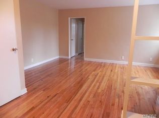 40 Knightsbridge Rd APT 3C, Great Neck, NY 11021