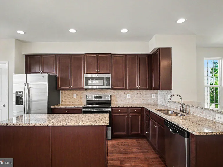 1643 Dorothy Ln — Photo 8