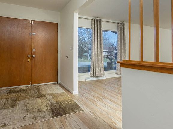 3rd image of 6921 Red Oak Ln