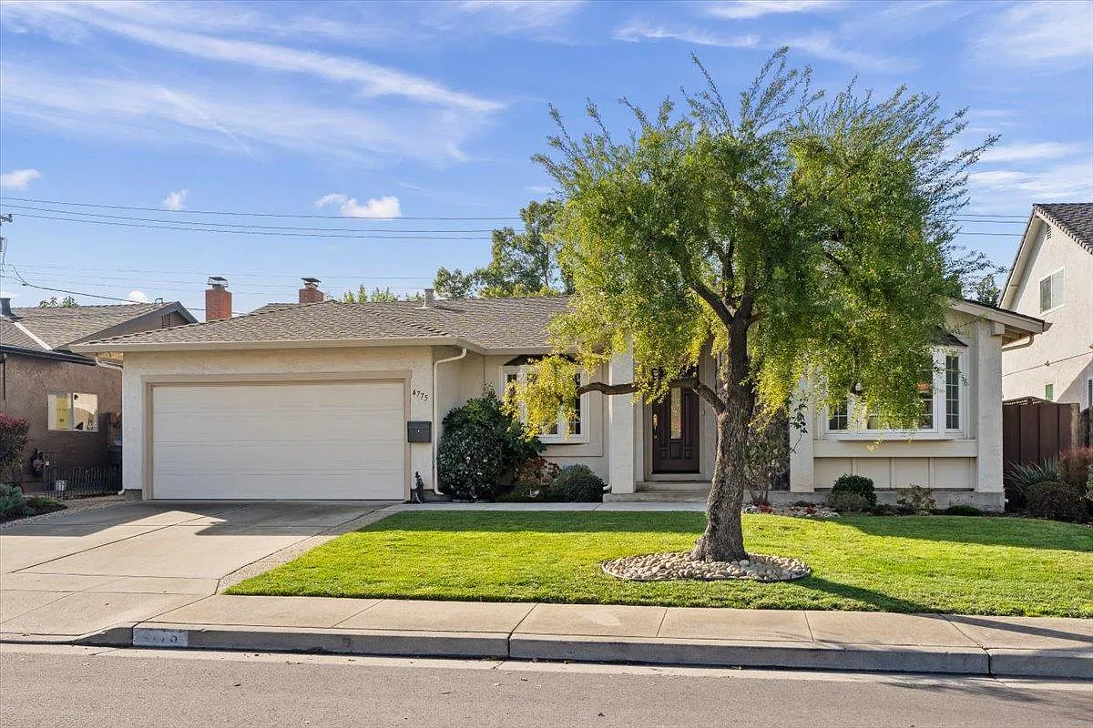4775 Calle De Lucia photo 1