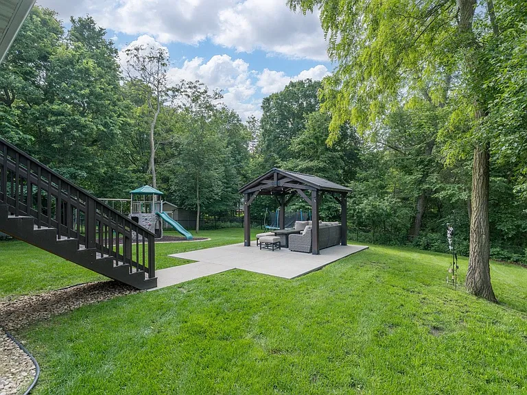 305 Tanager Rd — Photo 35