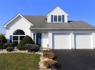 102 W Shenendoah Rd, Howell, NJ 07731