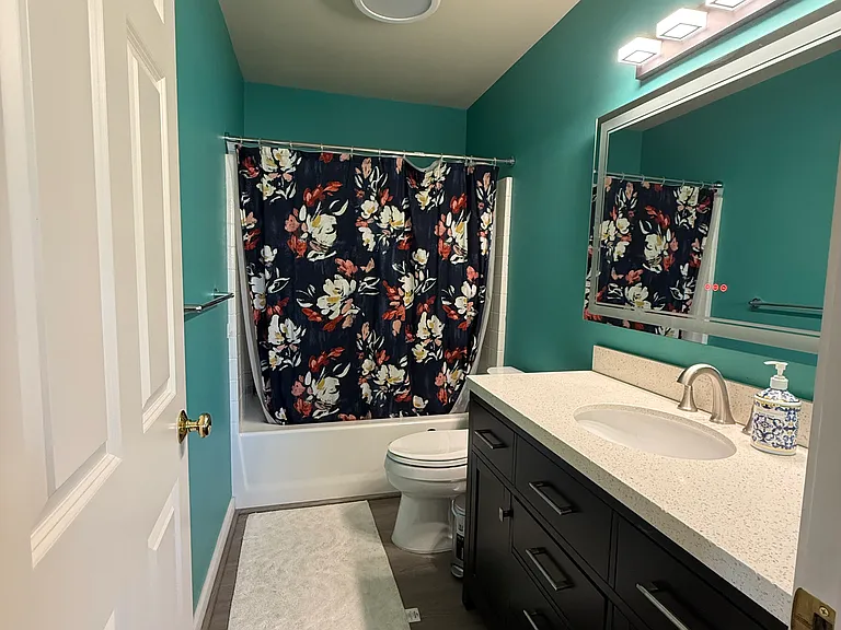 Guest bathroom upstairs