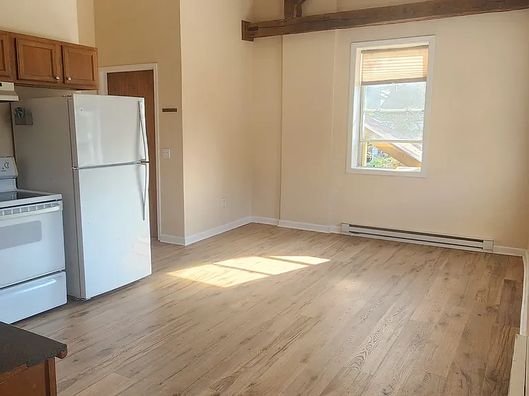 231 N Main St #5 — Photo 5