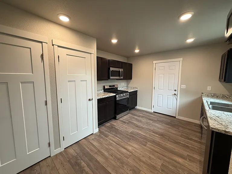 436 Nighthawk Dr — Photo 4