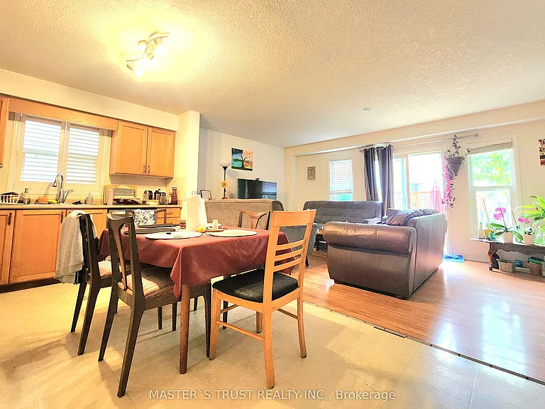 745 Laurelwood Dr — Photo 2
