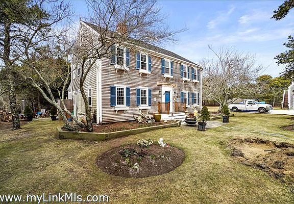 Well-appointed colonial on almost 2 secluded acres