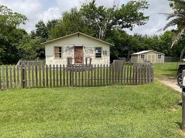 6708 Hawthorne Rd, Hitchcock, TX 77563