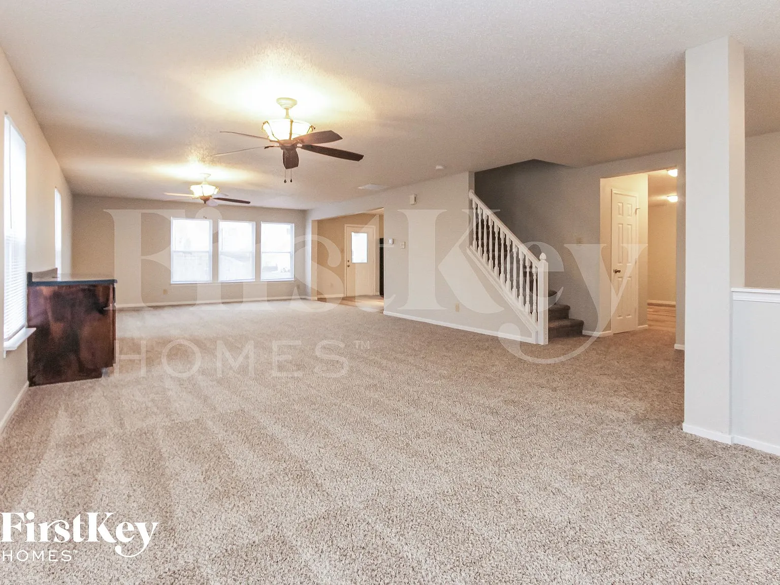 4 bed, 2.5 bath, 3402 sqft, $2,425 — Photo 2