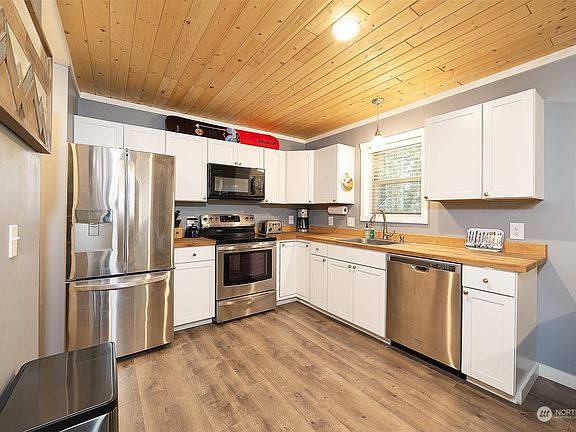 4th image of 241 Kearny Drive
