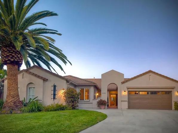 2886 Camden Dr, Vista, CA 92081