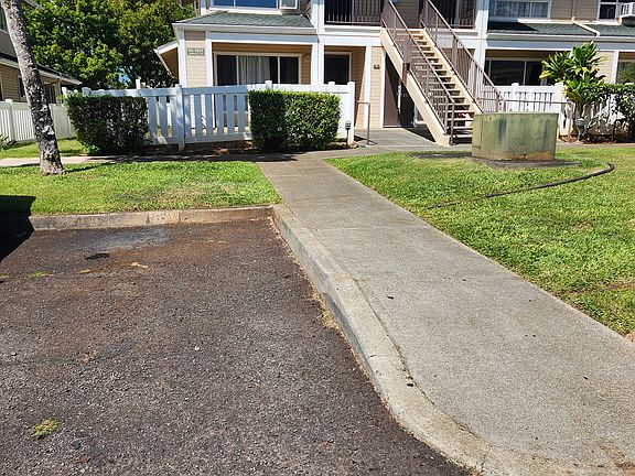 OPEN STALL CLOSE TO UNIT