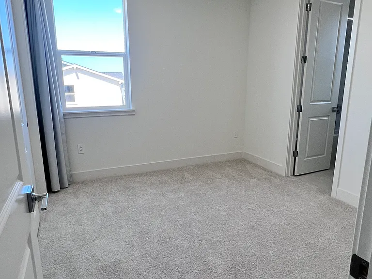 1707 Central Pkwy — Photo 12
