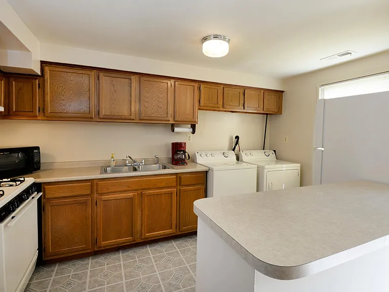 Yorktowne Townhomes — Photo 2