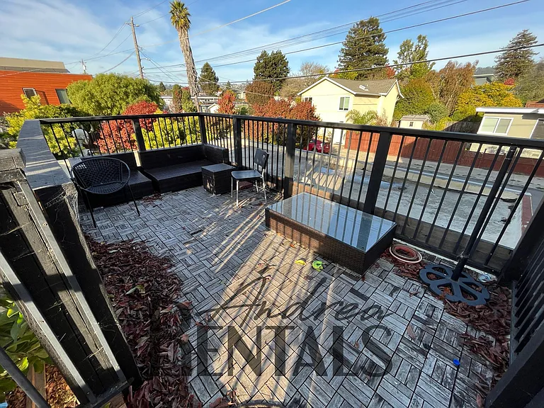 1145 Virginia St — Photo 17