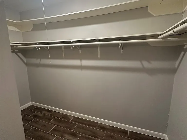 7846 Bankside Dr — Photo 20