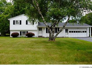 1124 Cherry Hill Ln, Webster, NY 14580