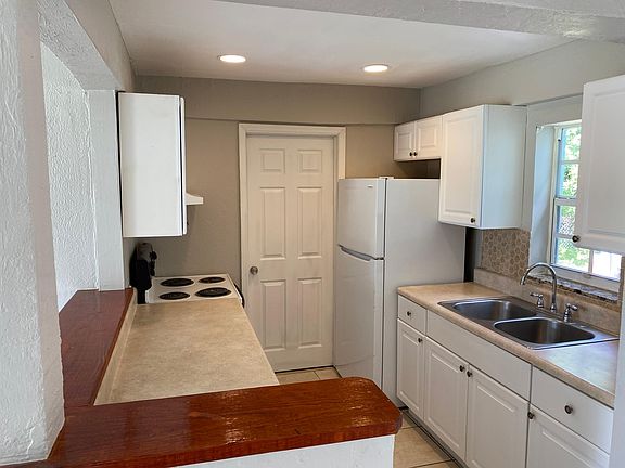 4th image of 3241 NW 14th Pl