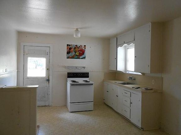 3rd image of 418 Woodlawn St