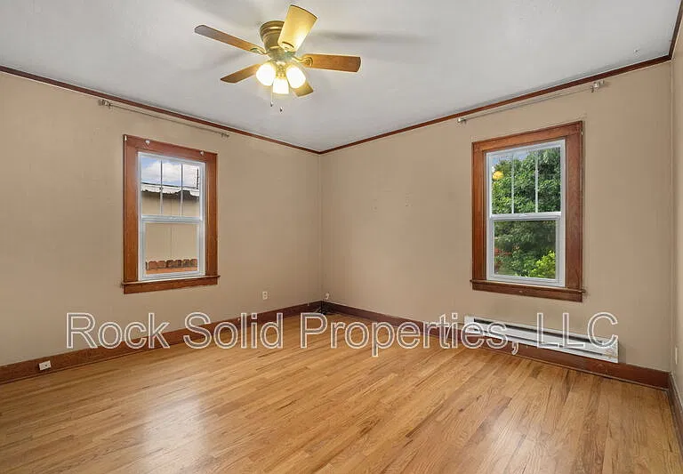 316 E 20th St — Photo 16