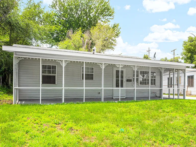 1503 Augusta St — Photo 15