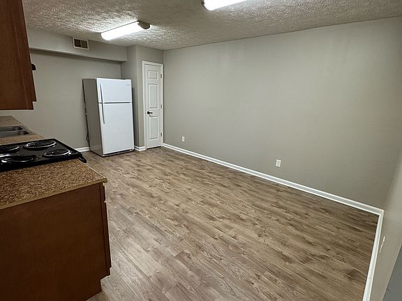 4th image of 129 Meadowlark Dr #26