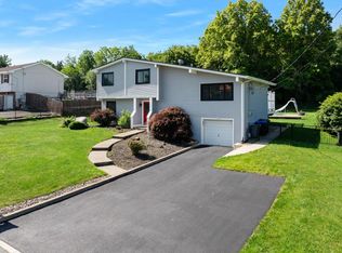 25 Cherrywood Dr, Goshen, NY 10924